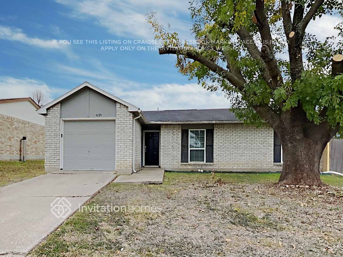 Foto principal - 4225 Pepperbush Dr