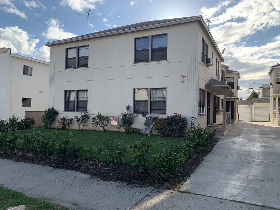 Primary Photo - 727 N Edinburgh Ave