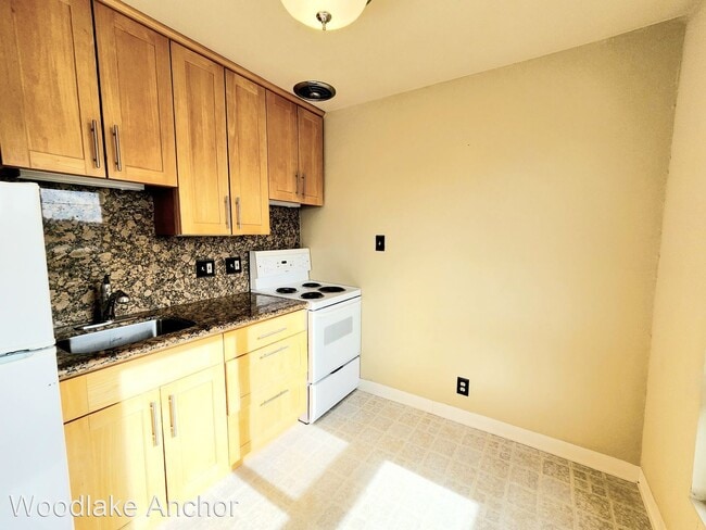 Building Photo - Studio, 1 bath House - 818 N. Delaware St....