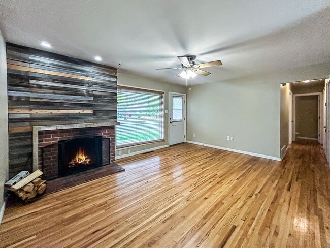 Foto del edificio - $0 DEPOSIT OPTION. CHARMING 3-BEDROOM HOME...