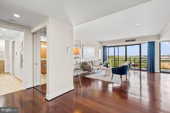 Foto del edificio - 1530 Key Blvd