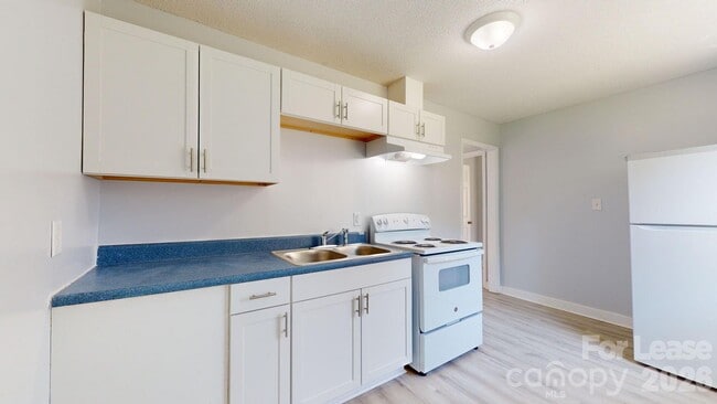 Foto del edificio - 4517 Helena St