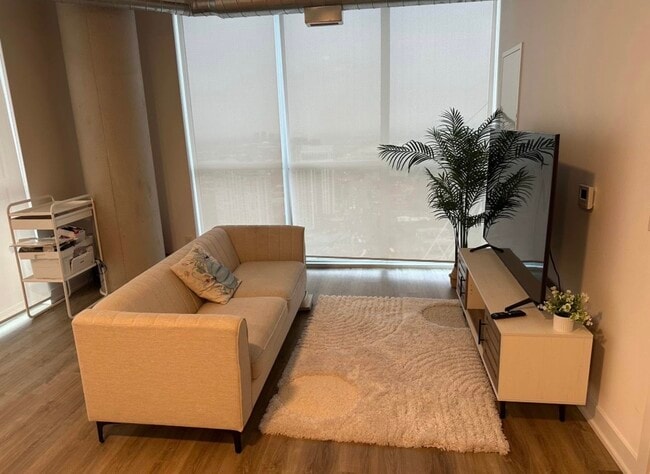 Building Photo - 5249 Dundas St W