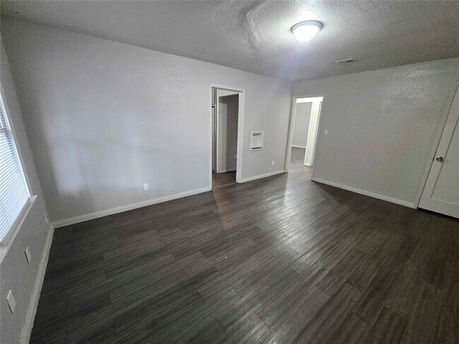 Building Photo - 515 E Indian Dr