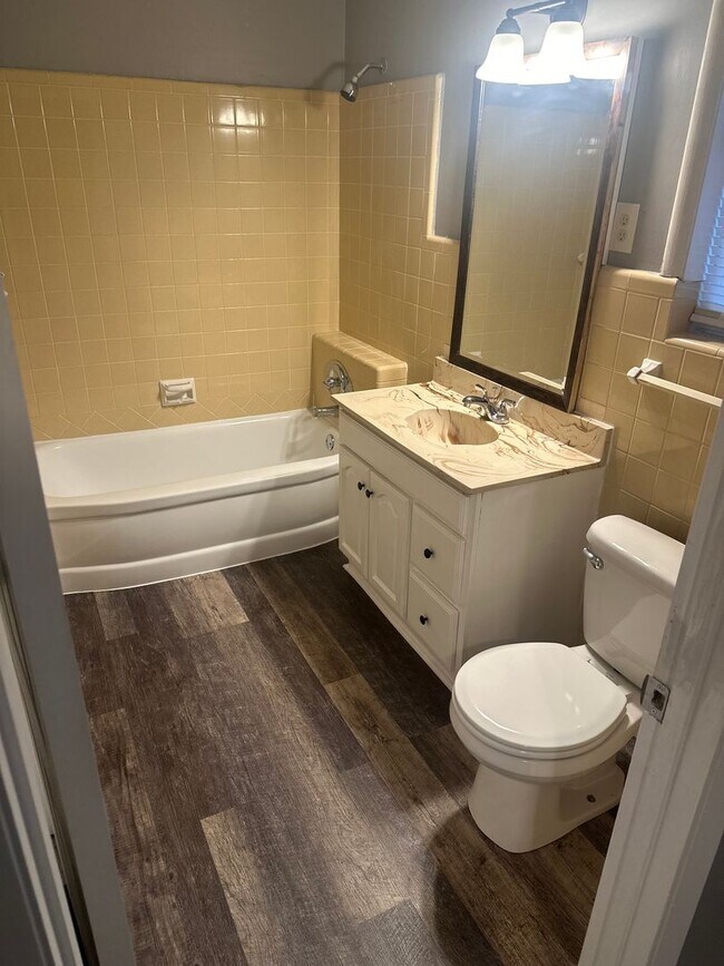 Building Photo - 3 bed fully renovated MHA Vouchers Welcomed!!!
