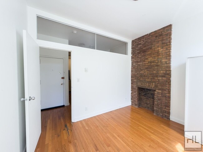 Building Photo - GREENE AVENUE / Spacious 2-Bed 1-Bath