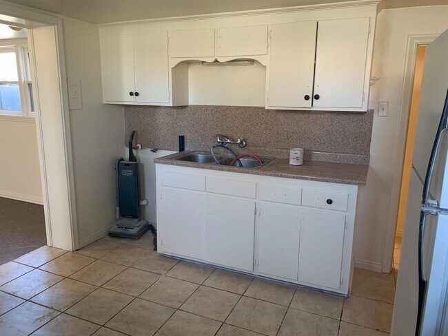 Foto del edificio - 505 E Center St