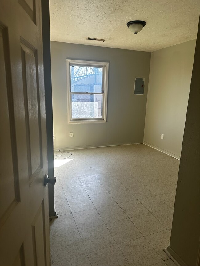 Building Photo - 3710 Benttree Dr
