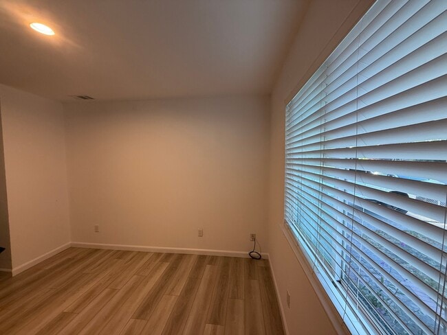 Foto del edificio - 1 Canton Dr