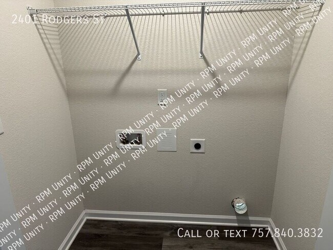 Foto del edificio - 2401 Rodgers St