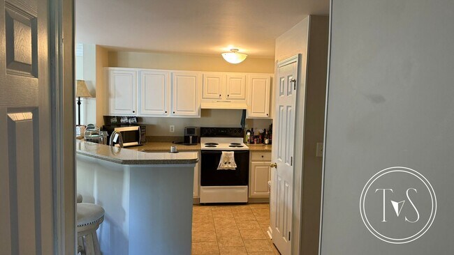 Foto del edificio - RATE DROP ALERT (was $2300/month) and SUMM...