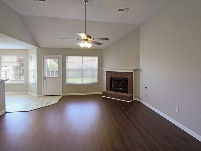 Foto del edificio - 3 Bedroom, 2 Bath Near Whitten and Dexter