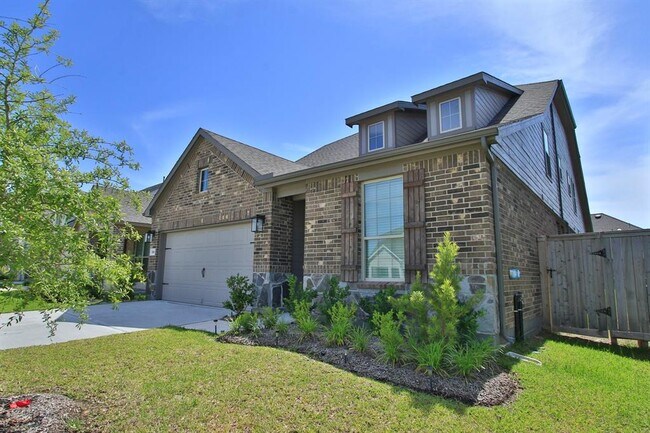 Building Photo - 15818 Dove Holw Dr