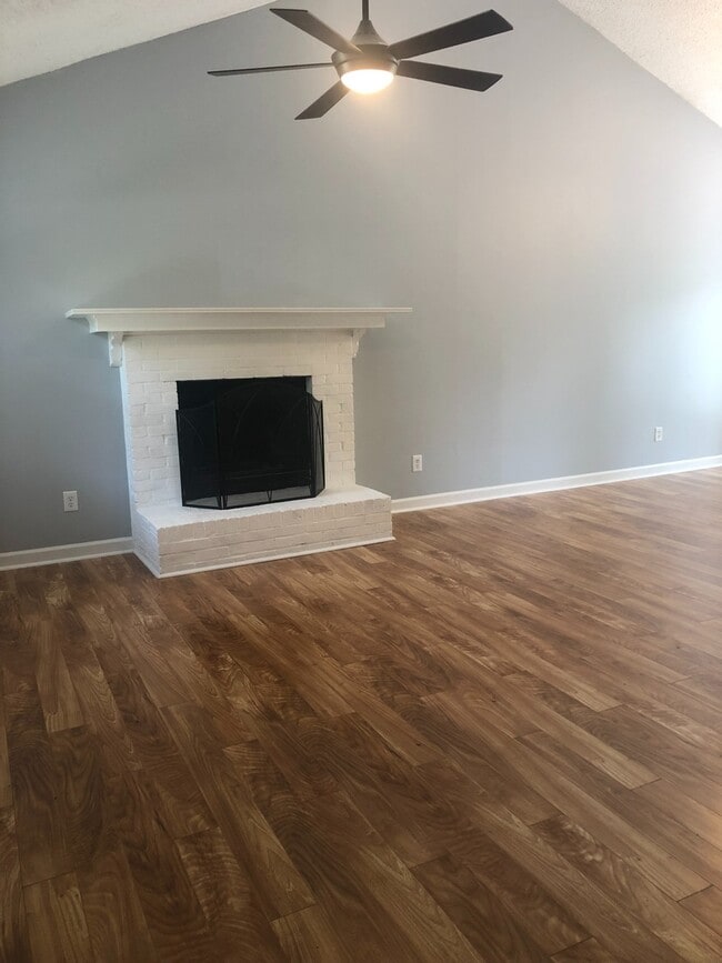 Building Photo - Charming 3 Bed 2 Bath Ranch Home in Indian...