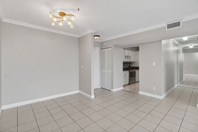 Foto del edificio - Stunning Condo With Bay Views!