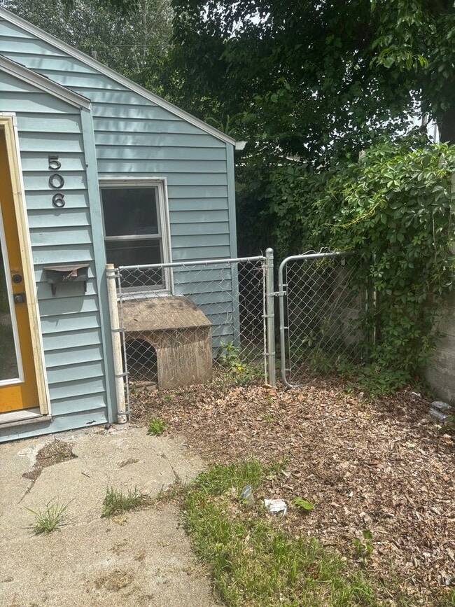 Building Photo - 506 N French Ave
