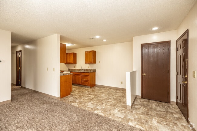 2BR, 1.5BA - 980 SF - Regency Woods