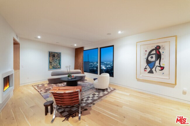 Foto del edificio - 8465 Franklin Ave