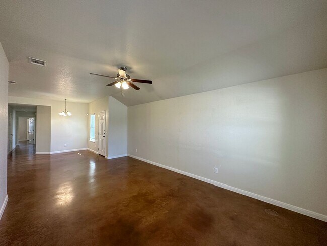 Foto del edificio - 4502 Skyflower Ln