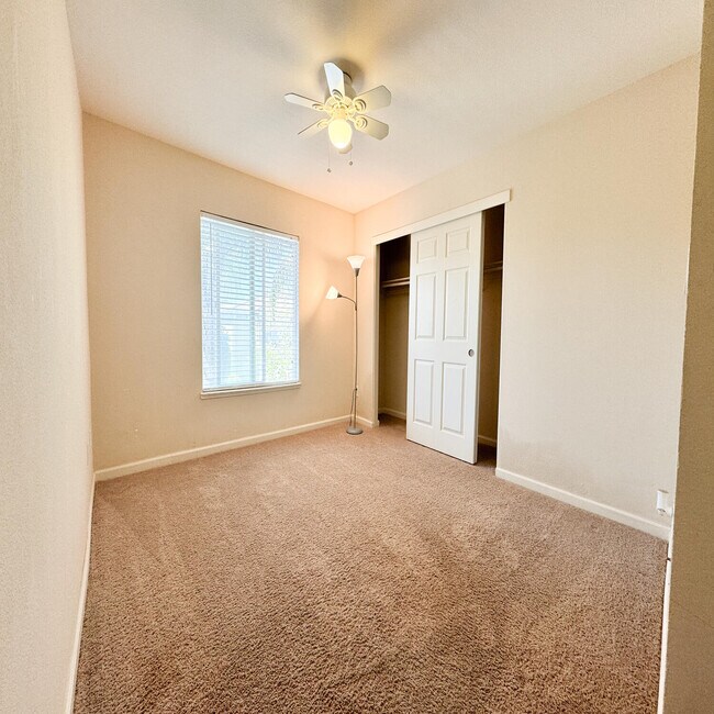 Building Photo - 537 Loch Lomond Way