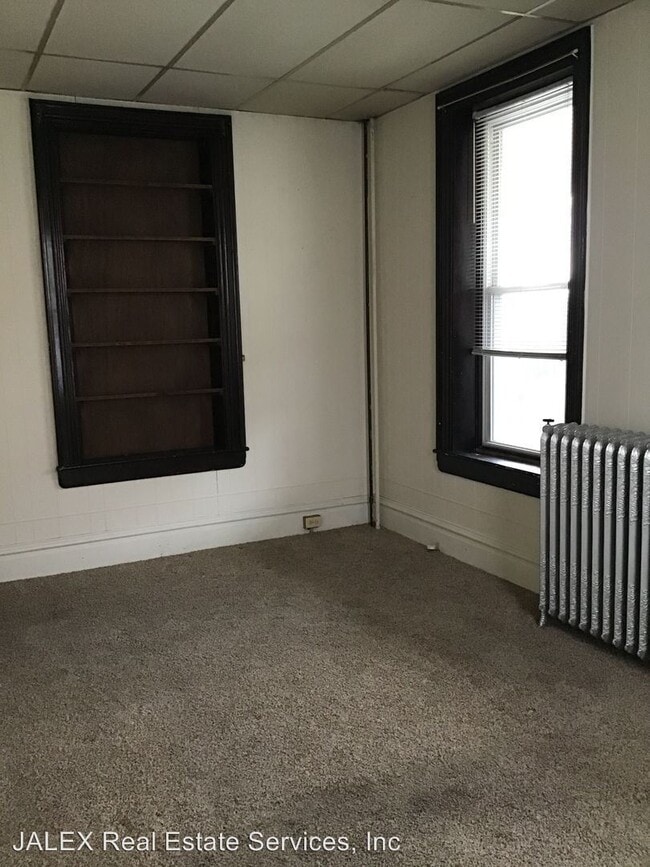 229 E Orange St, Shippensburg, PA 17257 Room for Rent in Shippensburg
