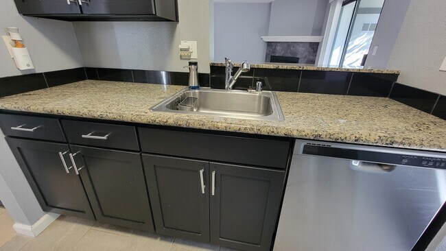 Foto del edificio - 945 Fletcher Ln