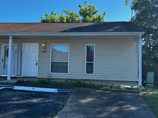 Building Photo - One Level Condo- 2 BR / 1 Bath Grayson Valley
