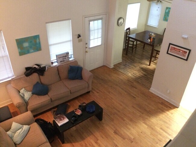 Foto del edificio - 1205 W 22nd 1/2 St