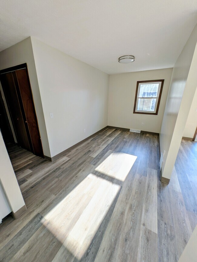 Building Photo - 624 Bailey Dr