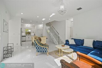 Building Photo - 833 SW 17th St