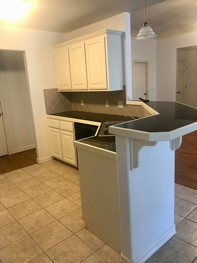 Building Photo - Beautiful home in West Fayetteville