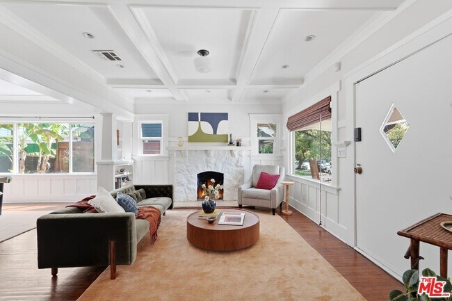 Foto del edificio - 2640 S Hobart Blvd