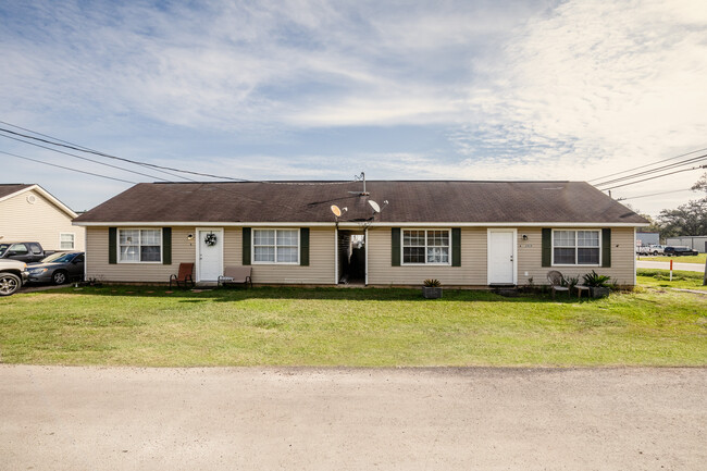 Building Photo - 2309 Highway 190 E