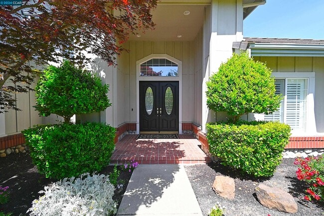 Building Photo - 320 Tuscany Ct