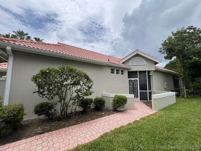Foto del edificio - 557 SW New Castle Cove
