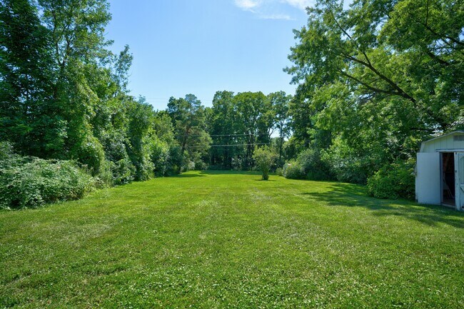 Foto del edificio - 1935 Carmanbrook Pkwy