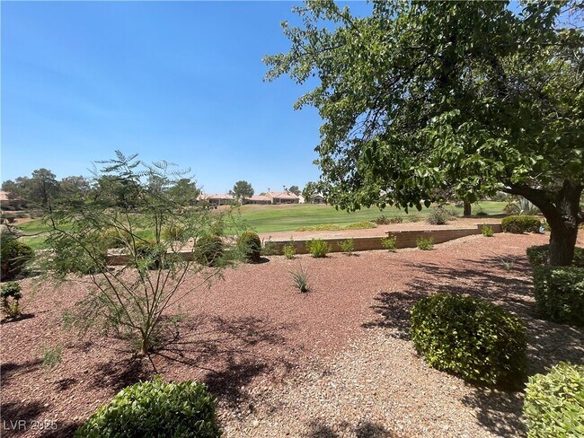 Foto del edificio - 9401 Villa Ridge Dr