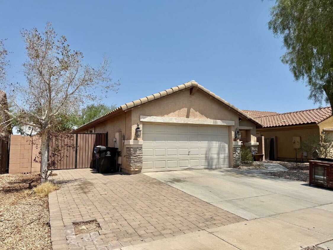 Primary Photo - Beautiful Single-Level 3-Bedroom with Priv...