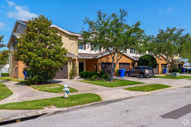 605 N Thacker Ave Kissimmee, FL 34741-4832 - Boca Palms Townhomes