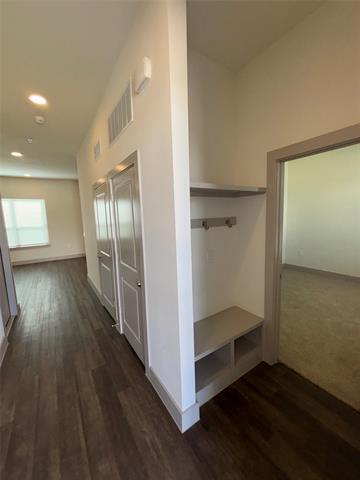 Building Photo - 2036 Oak Grove Ln