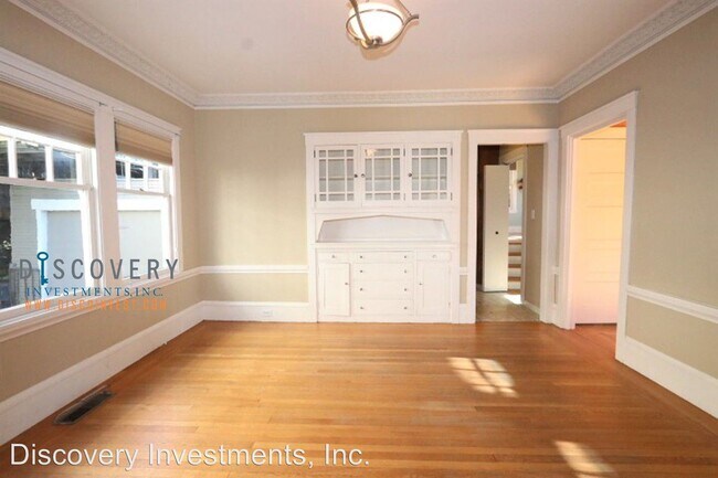 Building Photo - 2 br, 1.5 bath House - 3976 Greenwood Ave.