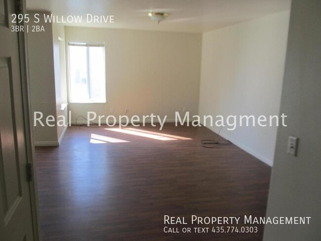 Building Photo - 295 Willow Dr