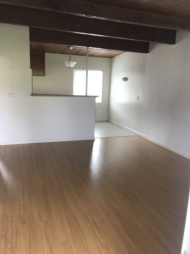 Foto del edificio - 1295 N Hudson Ave