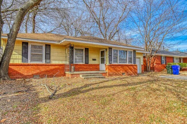 Building Photo - Charming Central Norman Home!