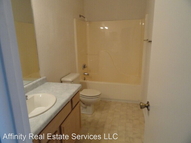 Building Photo - 3 br, 2 bath House - 707 N 11th