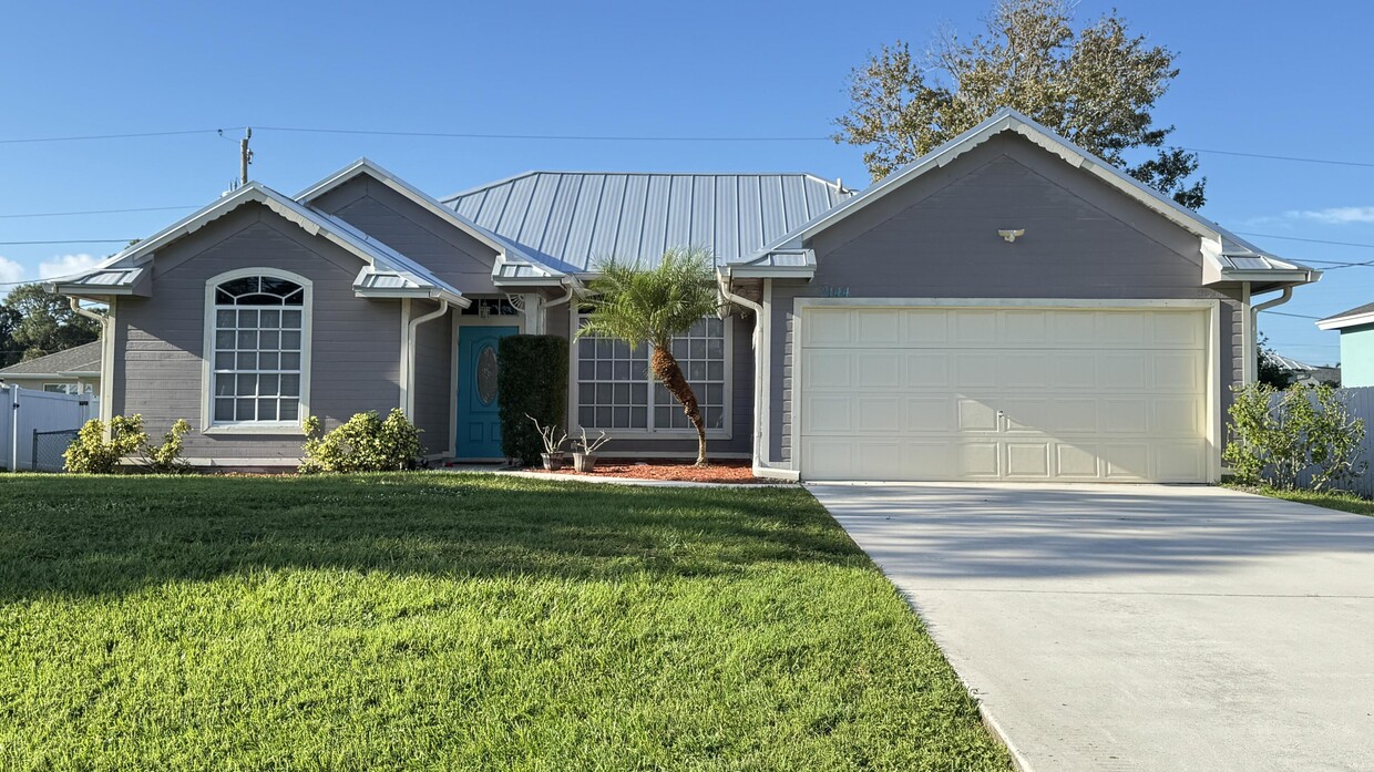 Primary Photo - 2144 SW Vista Rd