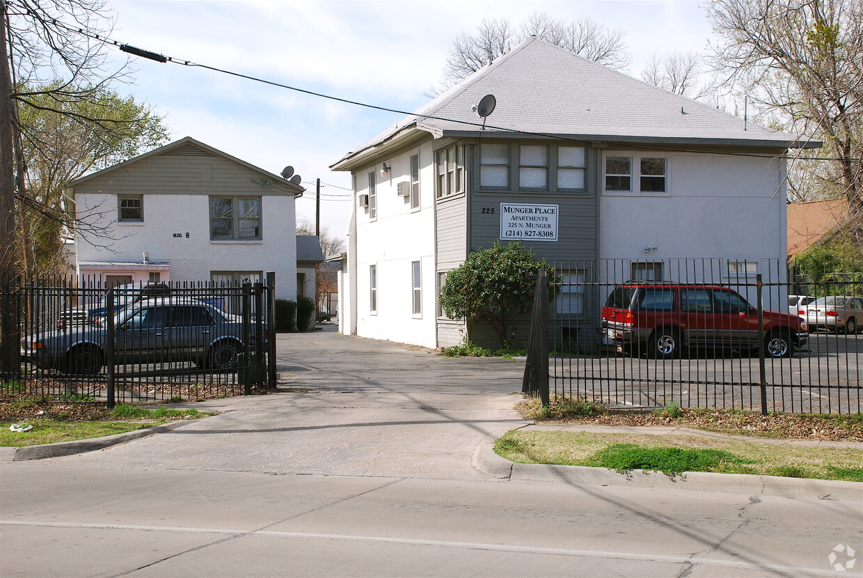 Primary Photo - Munger Place Apartments