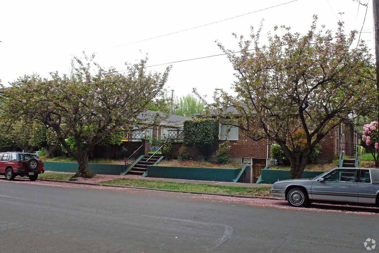 Building Photo - Irvington Court