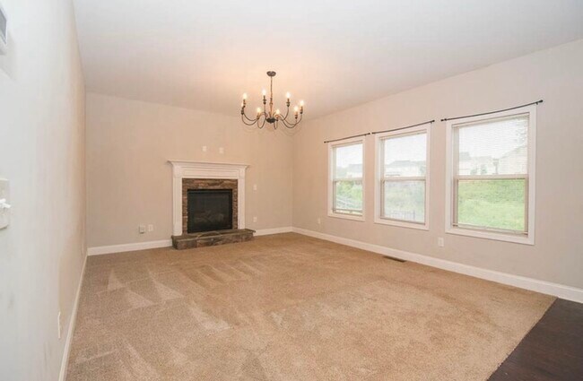 Sala de estar - 399 Cobblestone Trl