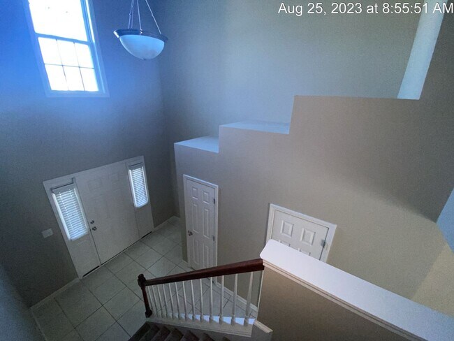 Building Photo - 299 Ranier Dr
